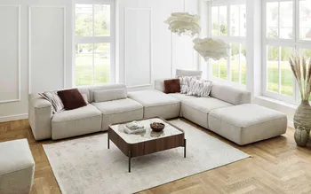 Cord-Sofa mit Longchair. Kombination aus Wohlfühlatmosphäre, modernen Möbeln und urbanem Lifestyle.